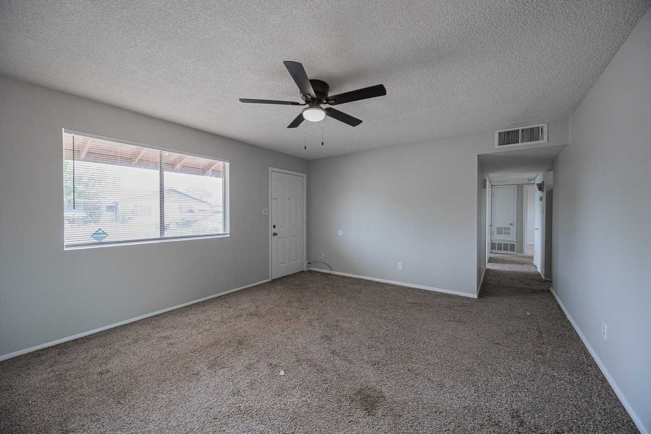 427 E Malibu Dr - Photo 6 of 22
