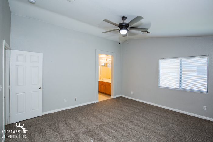 6482 Holyrod Park Ct - Photo 5 of 13