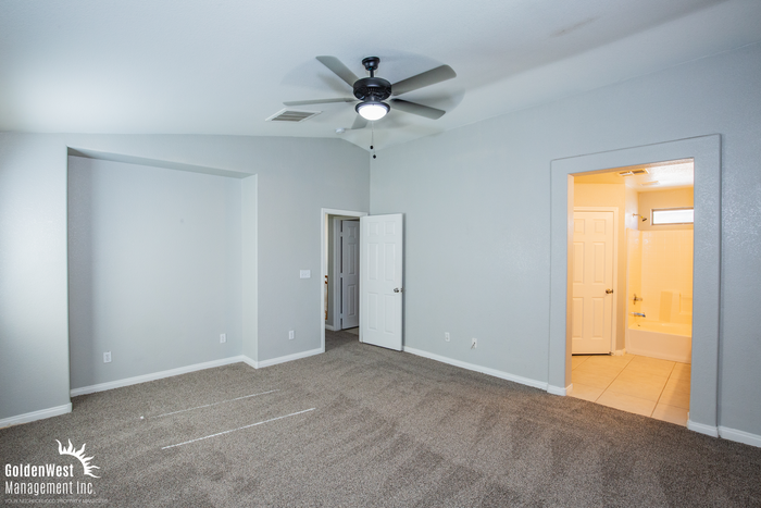 6482 Holyrod Park Ct - Photo 6 of 13