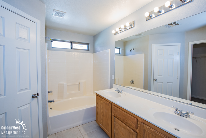 6482 Holyrod Park Ct - Photo 7 of 13