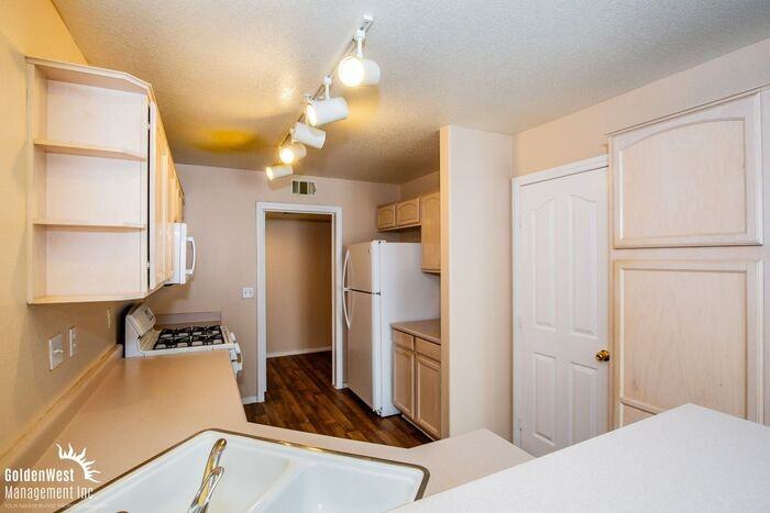 504 Rafkin Pl - Photo 3 of 12