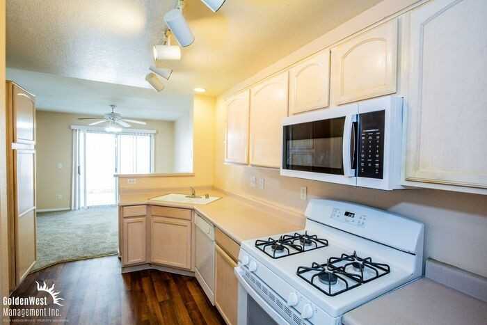 504 Rafkin Pl - Photo 4 of 12