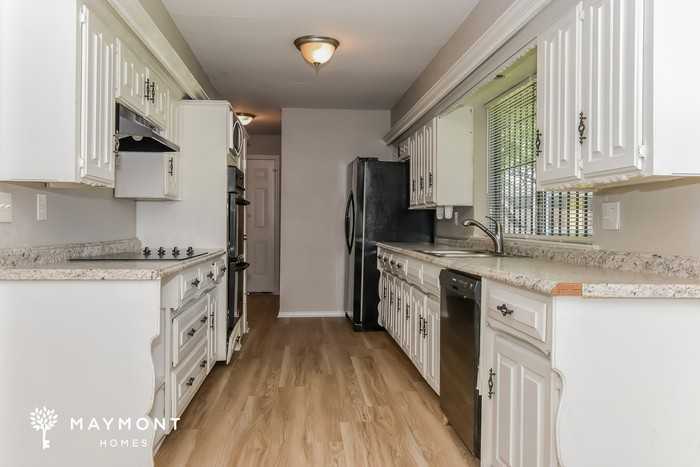 11317 Mccree Rd - Photo 7 of 14