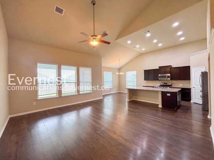 1974 Mexia Dr - Photo 4 of 22