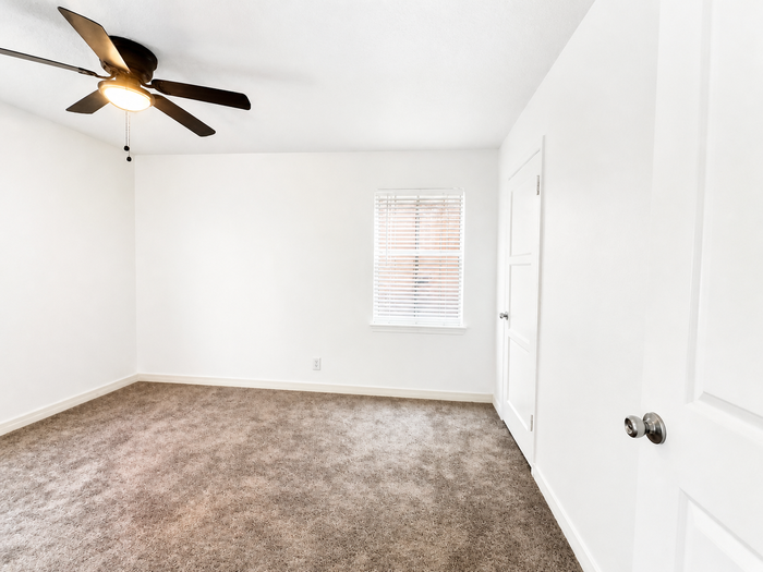 38368 16th St E - Photo 5 of 9