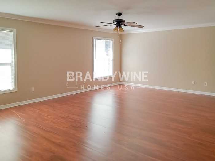 8810 N Orangeview Ave - Photo 5 of 13