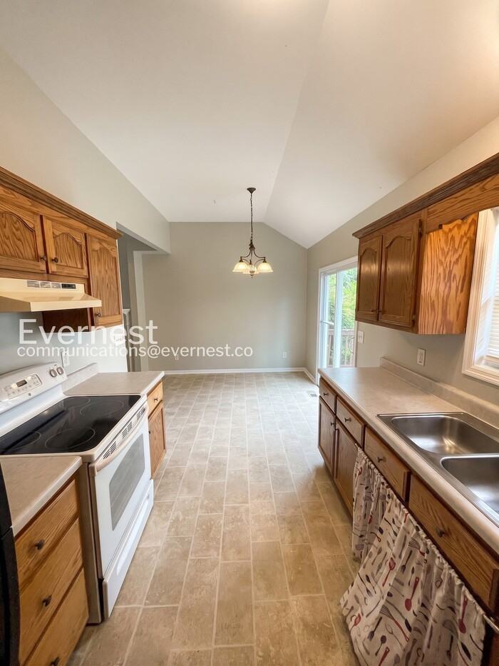 901 Avery Green Ct - Photo 4 of 16