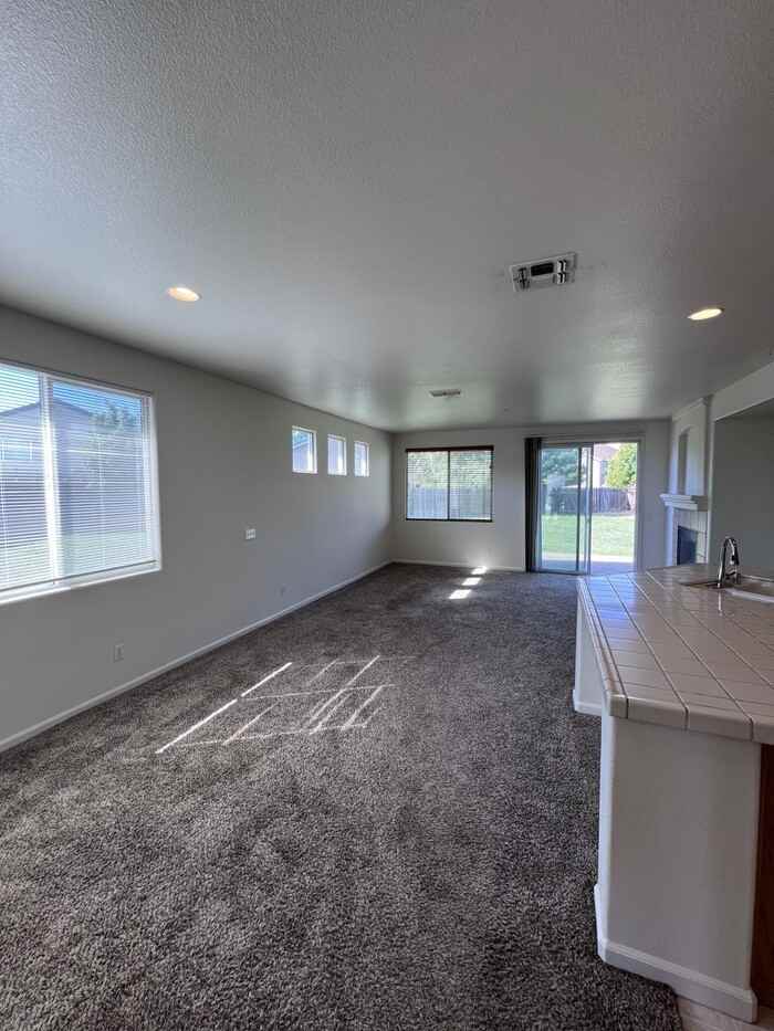 5016 Cleveland Bay Way - Photo 3 of 17