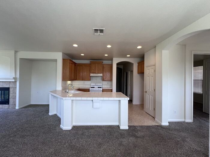 5016 Cleveland Bay Way - Photo 5 of 17