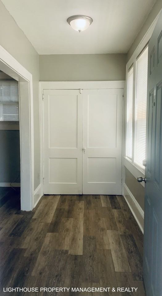 3914 Springfield Blvd - Photo 4 of 20