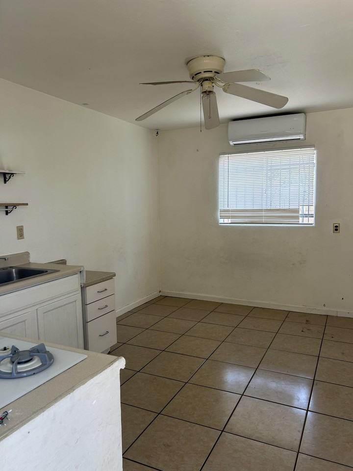 1217 W Wabash St #3 - Photo 2 of 7