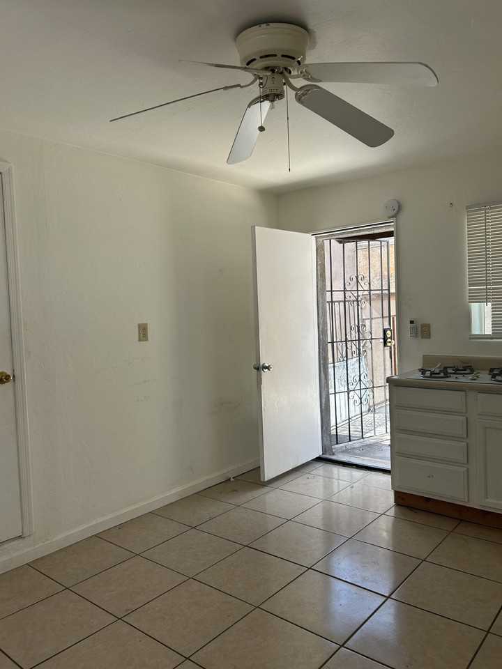 1217 W Wabash St #3 - Photo 4 of 7
