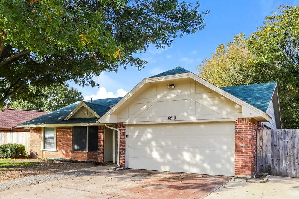 4210 Glen Hollow Cir - Photo 3 of 16