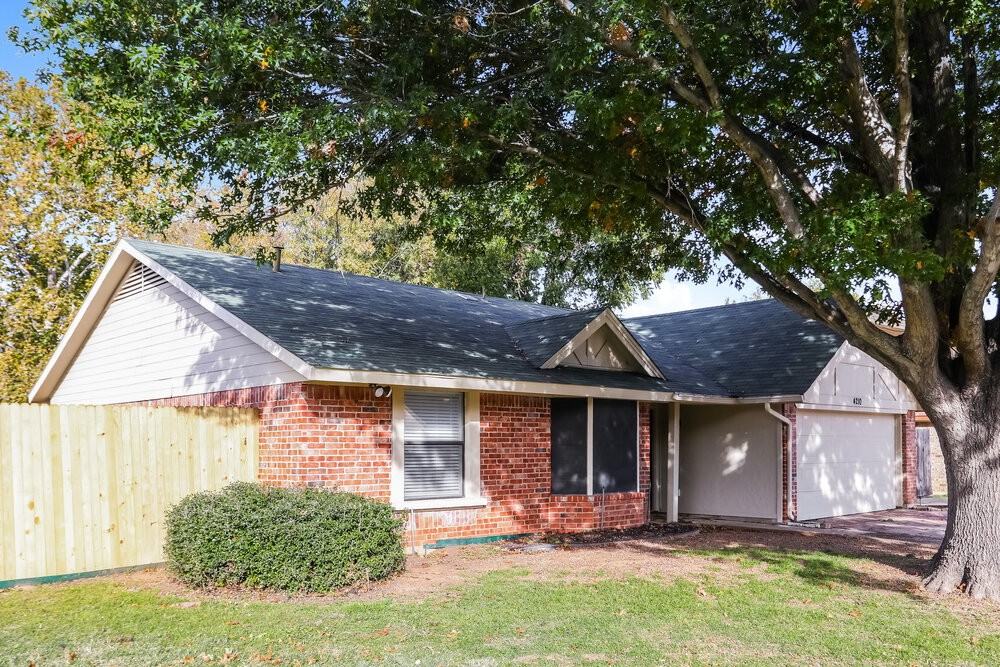 4210 Glen Hollow Cir - Photo 4 of 16