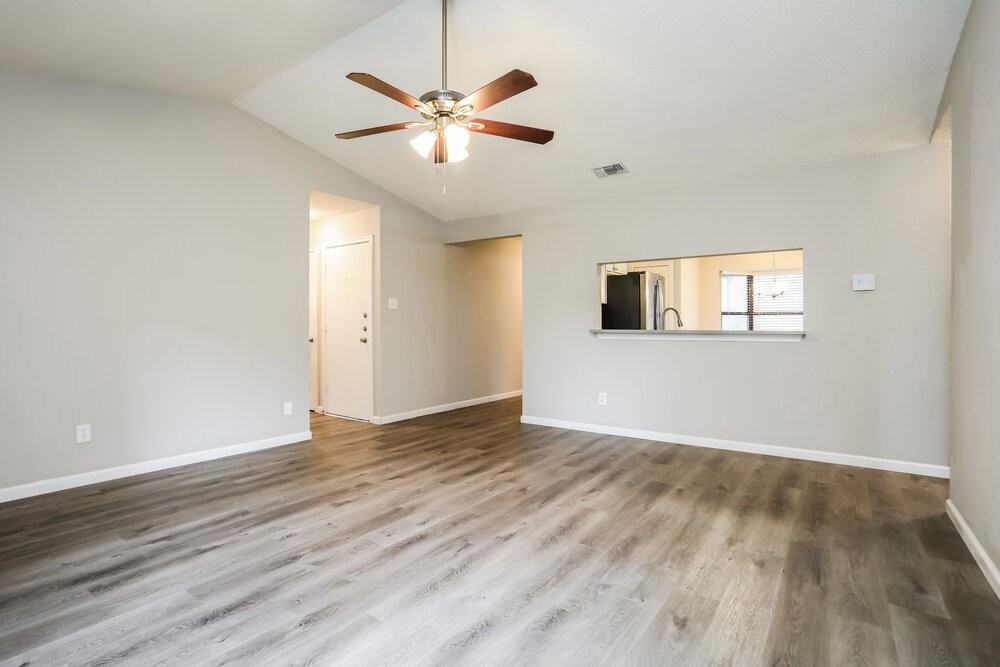 4210 Glen Hollow Cir - Photo 5 of 16