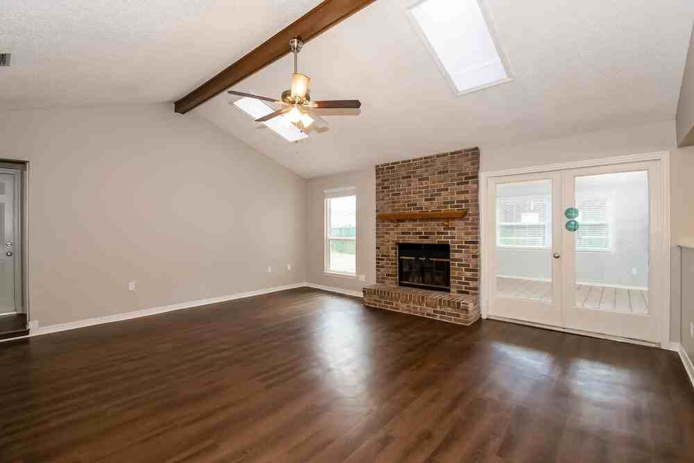 11544 Oak Park Dr - Photo 3 of 16