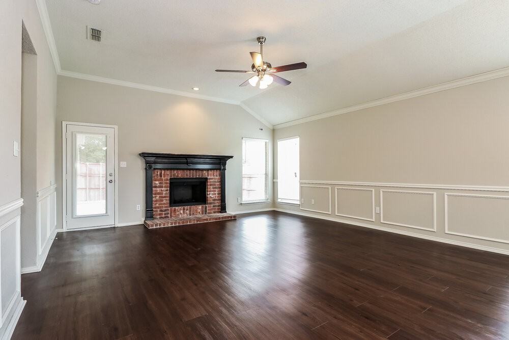 2844 Claremont Dr - Photo 4 of 15