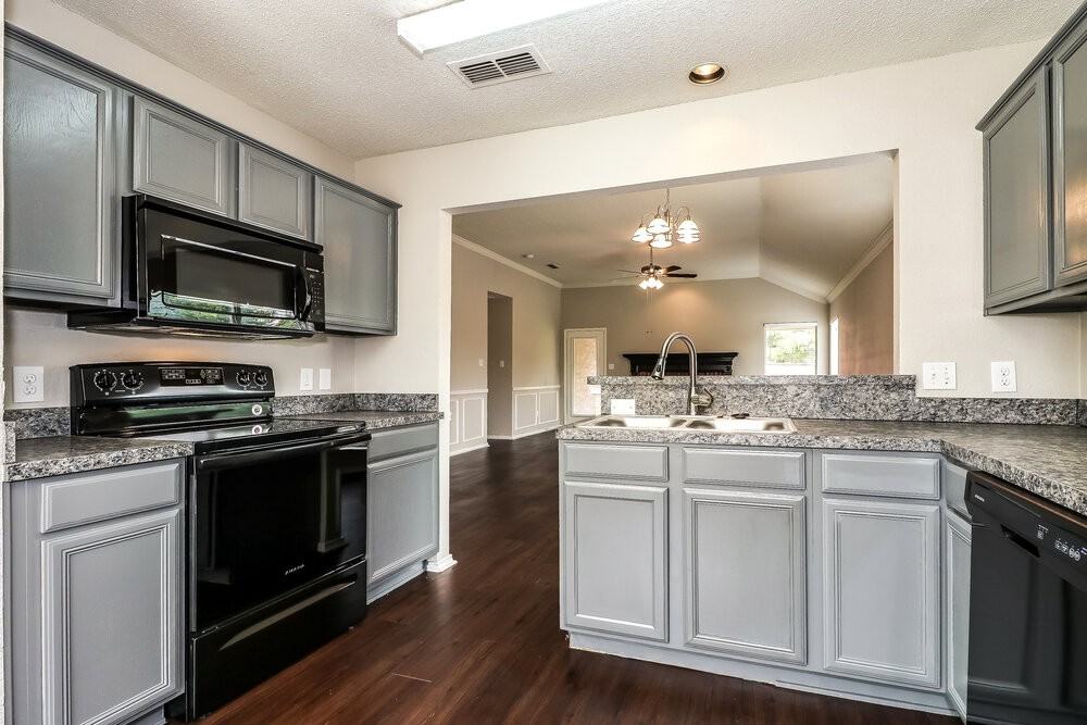 2844 Claremont Dr - Photo 6 of 15