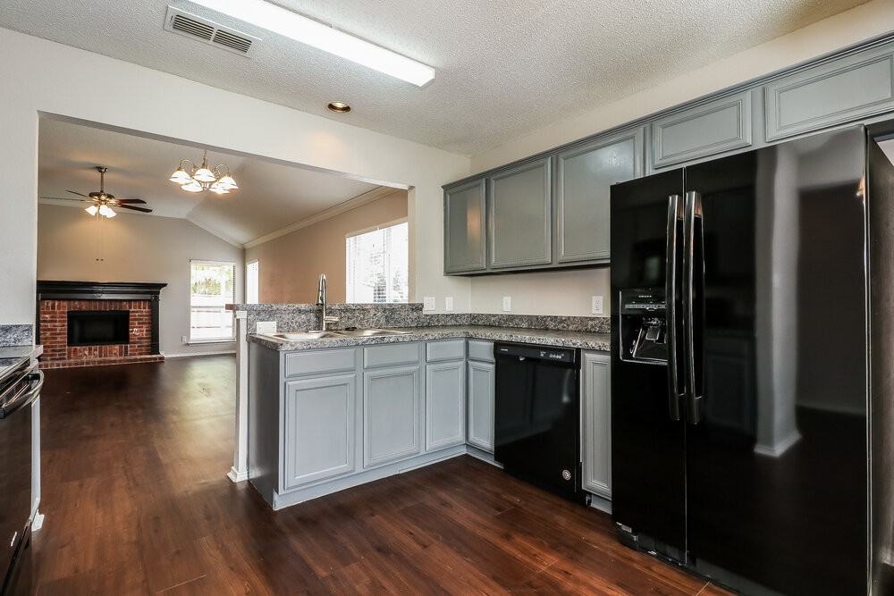 2844 Claremont Dr - Photo 7 of 15
