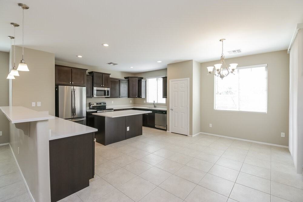 12169 W Del Rio Ln - Photo 6 of 16