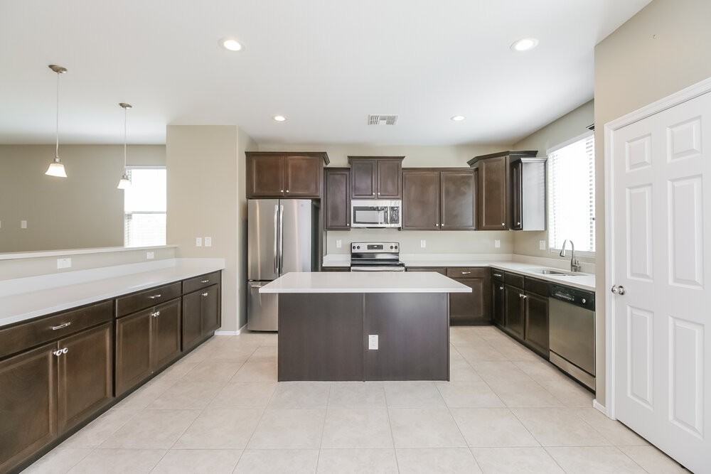 12169 W Del Rio Ln - Photo 7 of 16