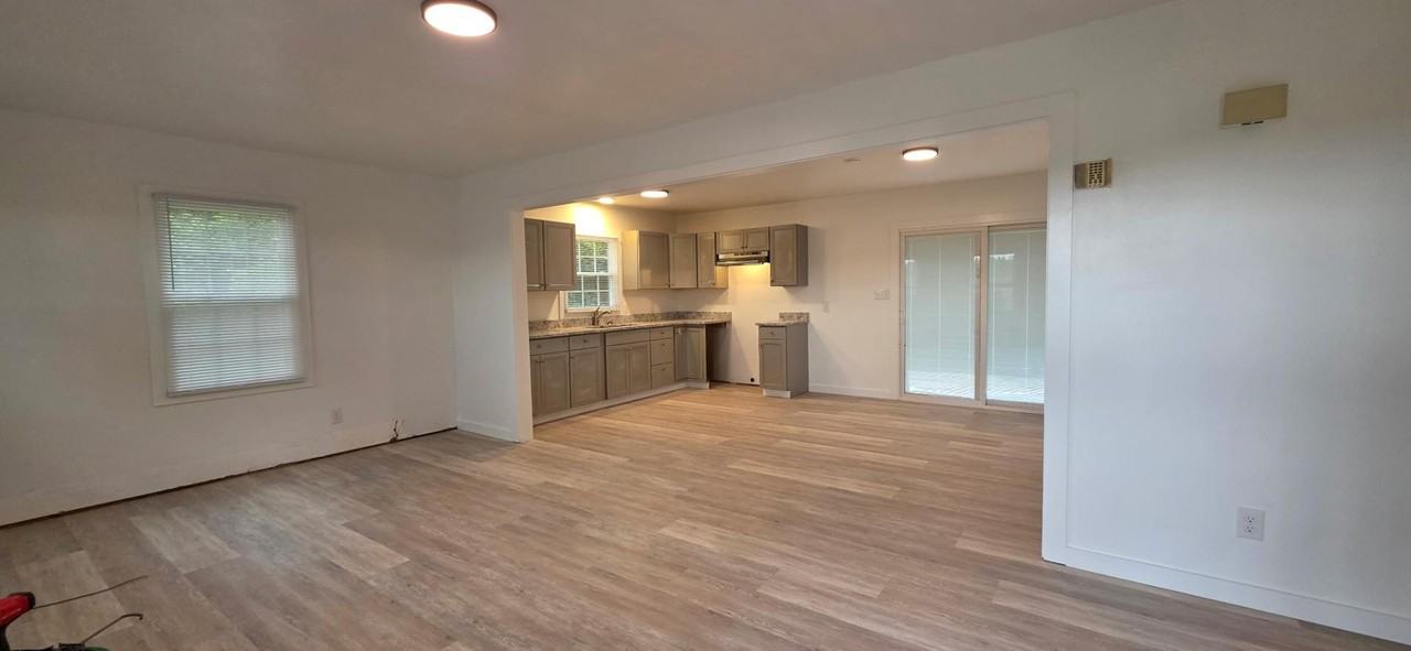 2337 W Wall St - Photo 5 of 12