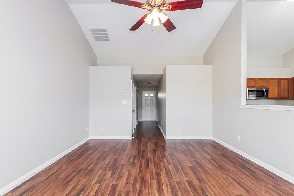 3907 Hunter Hill Ln - Photo 2 of 15