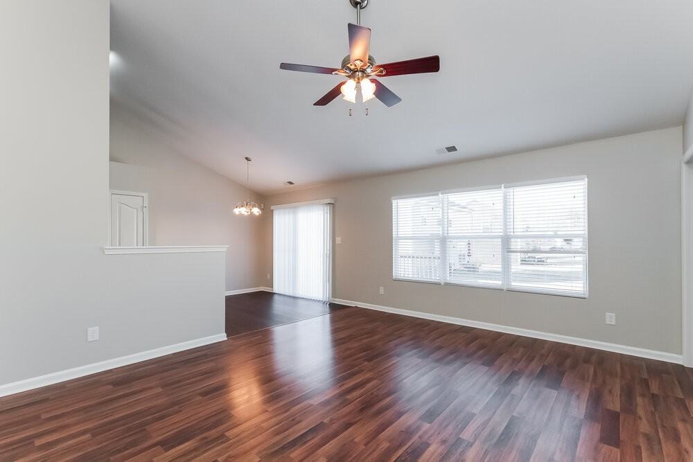 3907 Hunter Hill Ln - Photo 3 of 15