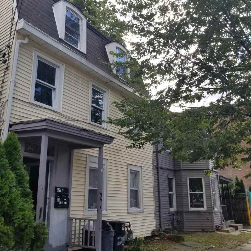257 First St - Photo 2 of 4