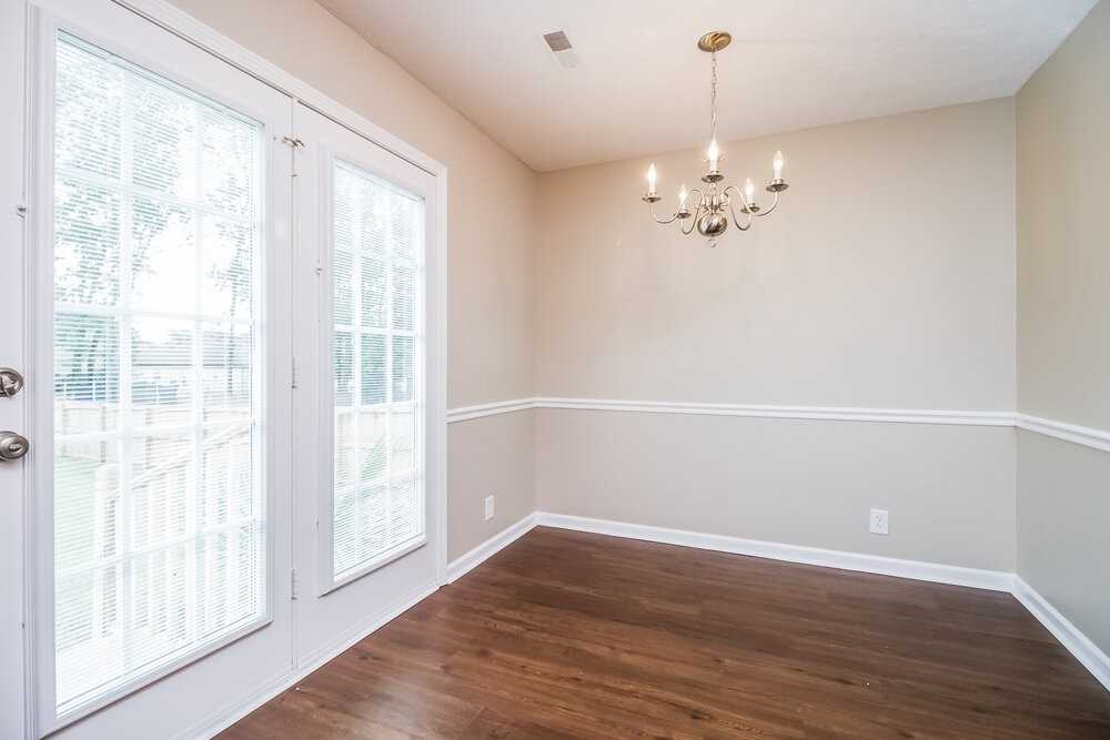 222 Niagra Ln - Photo 3 of 15