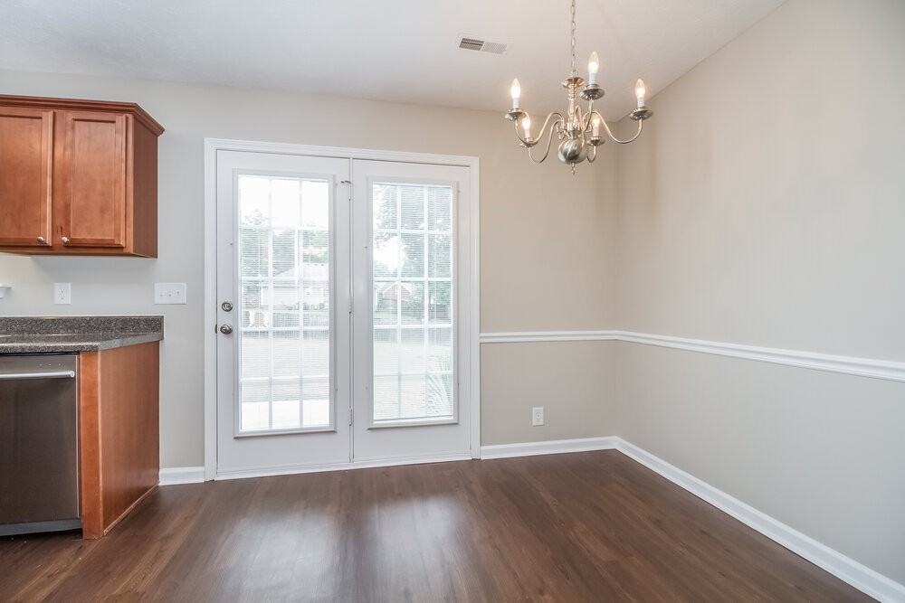 222 Niagra Ln - Photo 4 of 15