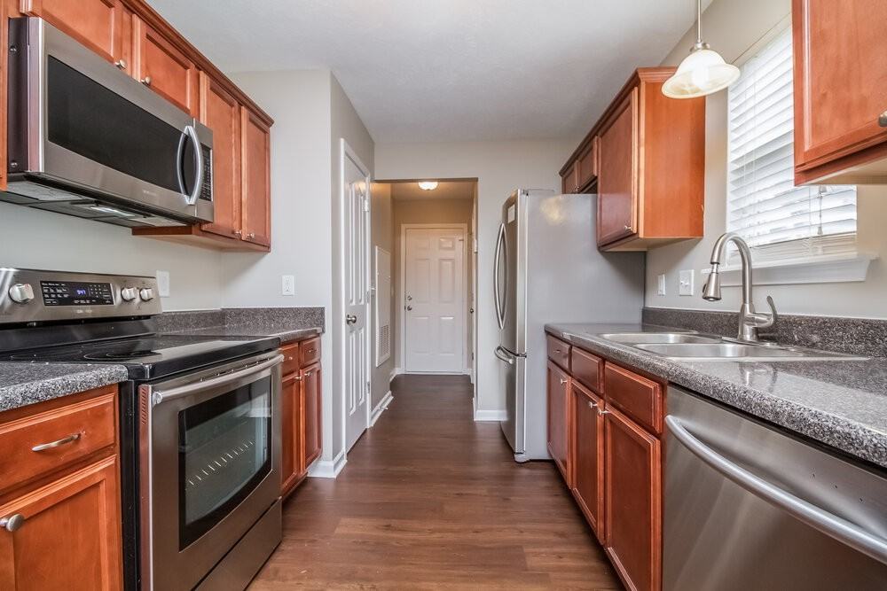 222 Niagra Ln - Photo 5 of 15