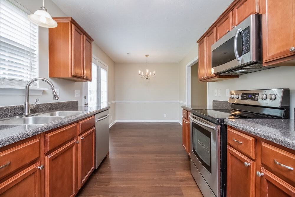 222 Niagra Ln - Photo 6 of 15