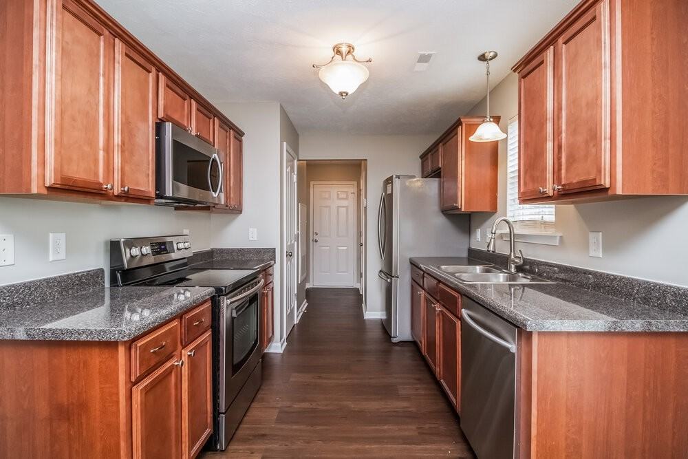 222 Niagra Ln - Photo 7 of 15