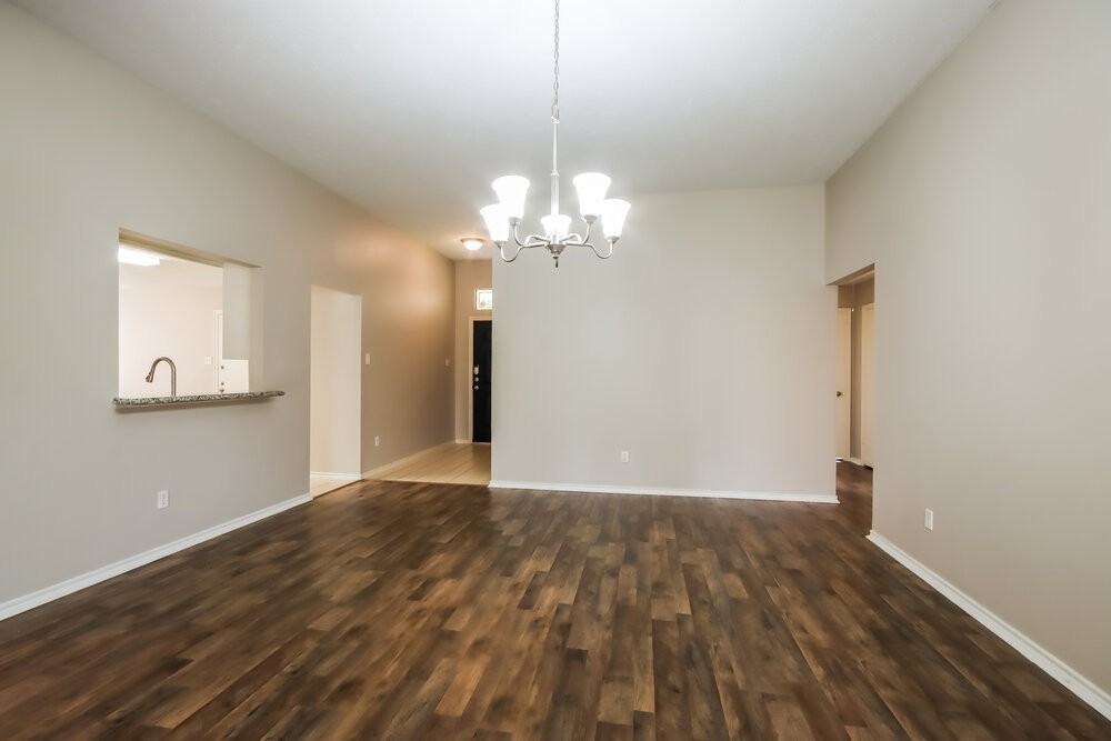 5915 Culross Close - Photo 5 of 16