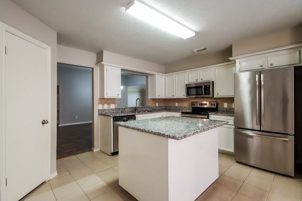 5915 Culross Close - Photo 7 of 16