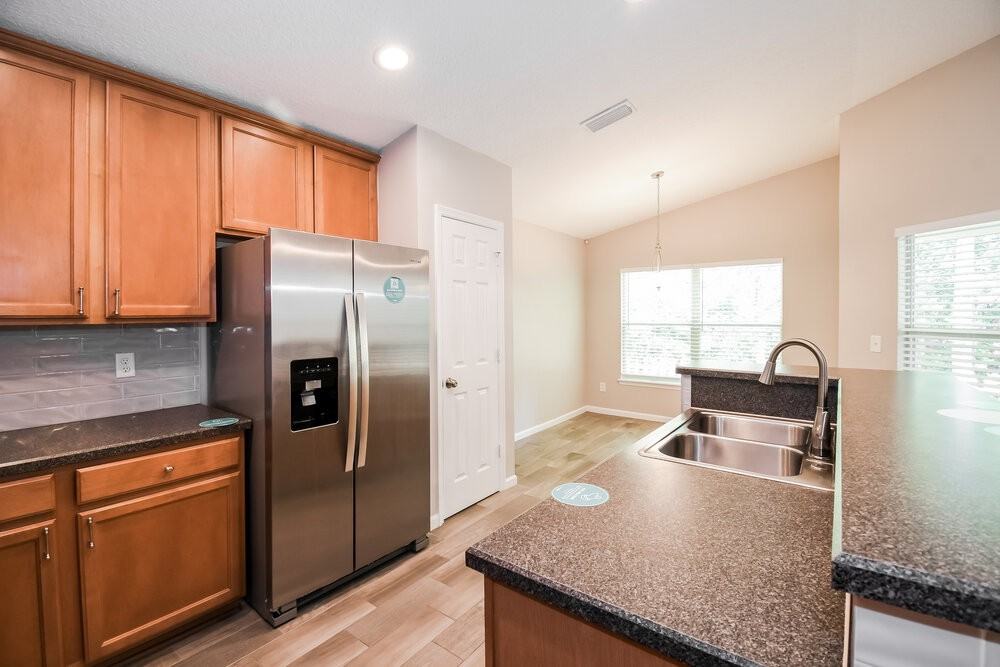 1032 Beckingham Dr - Photo 7 of 16