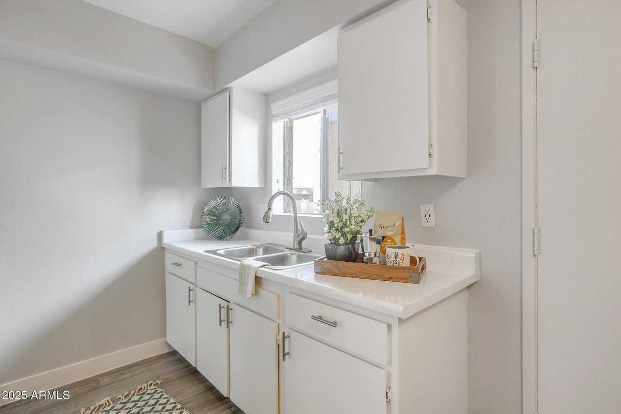 2627 N 45th Ave #2C - Photo 4 of 24