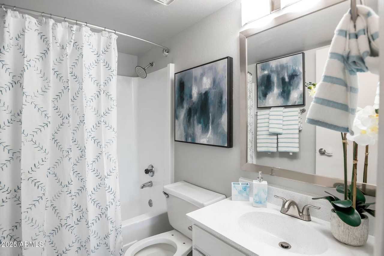 2627 N 45th Ave #2C - Photo 6 of 24