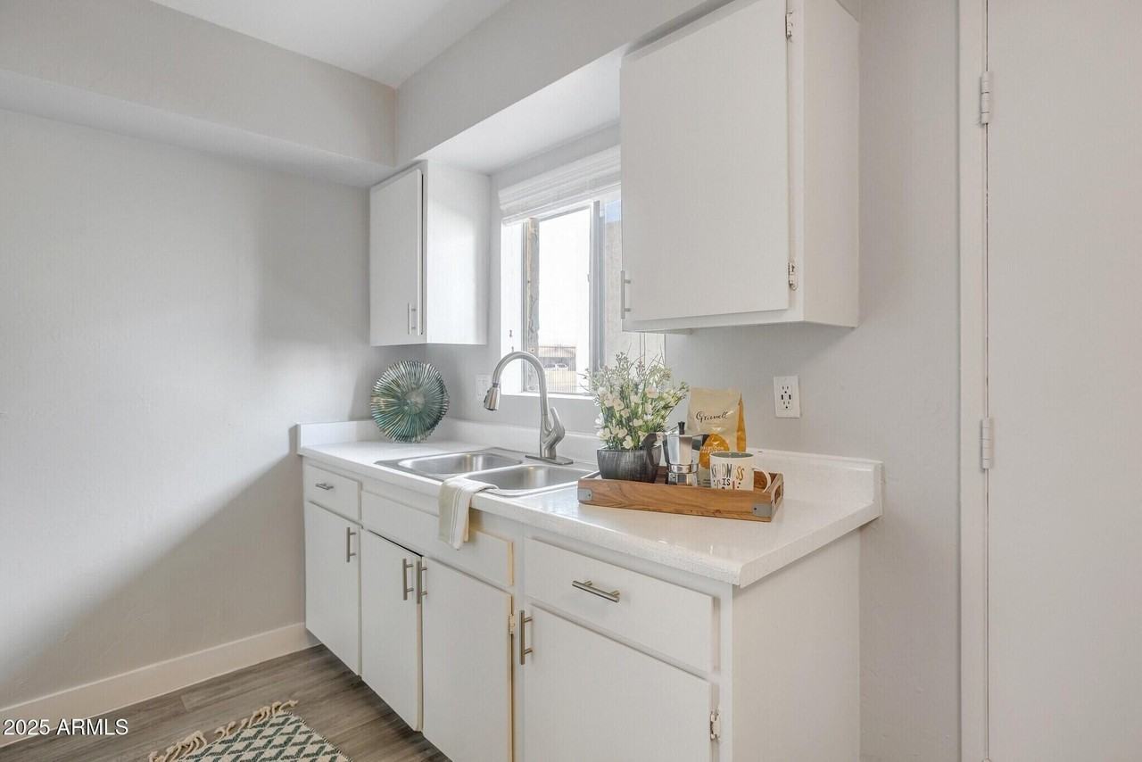 2627 N 45th Ave #3P - Photo 4 of 24