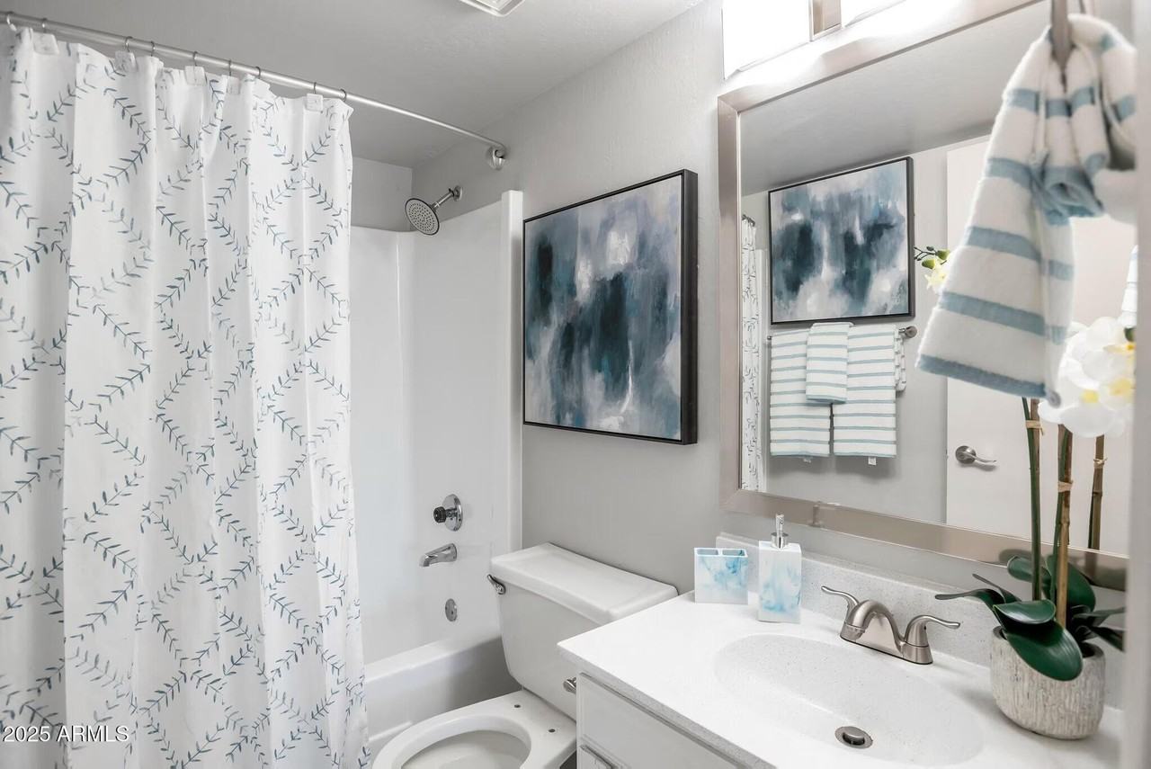 2627 N 45th Ave #3P - Photo 5 of 24