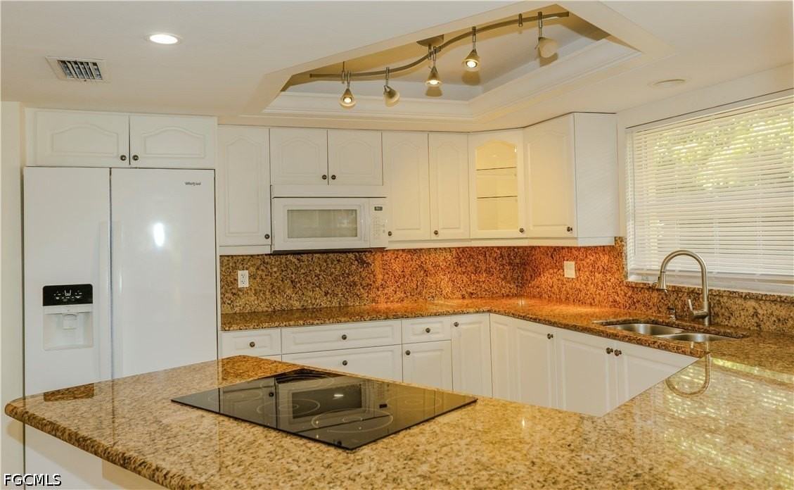 5654 Eichen Cir W - Photo 7 of 29