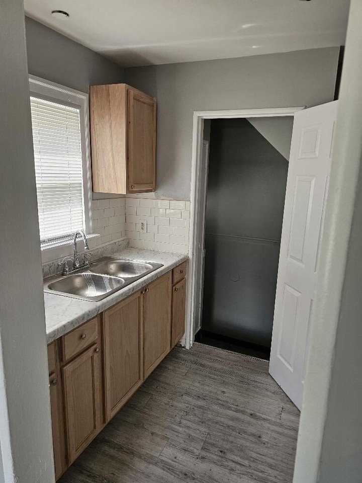 7283 Minock St - Photo 2 of 11