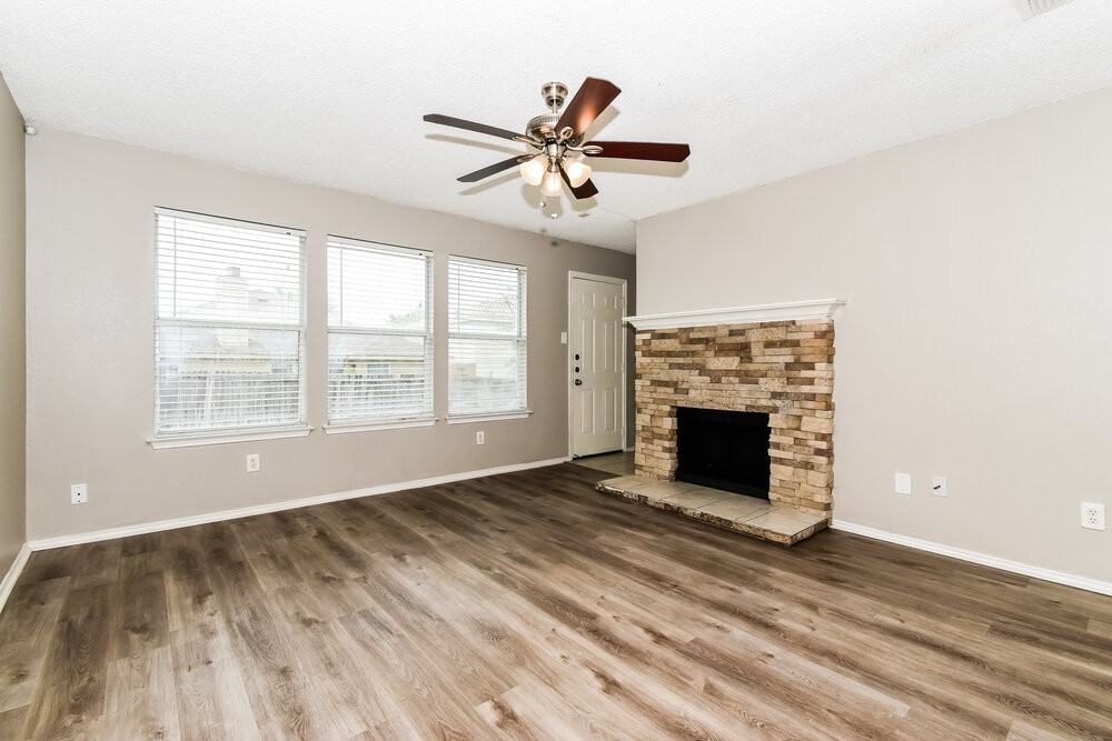 1112 Alexandria Dr - Photo 4 of 16