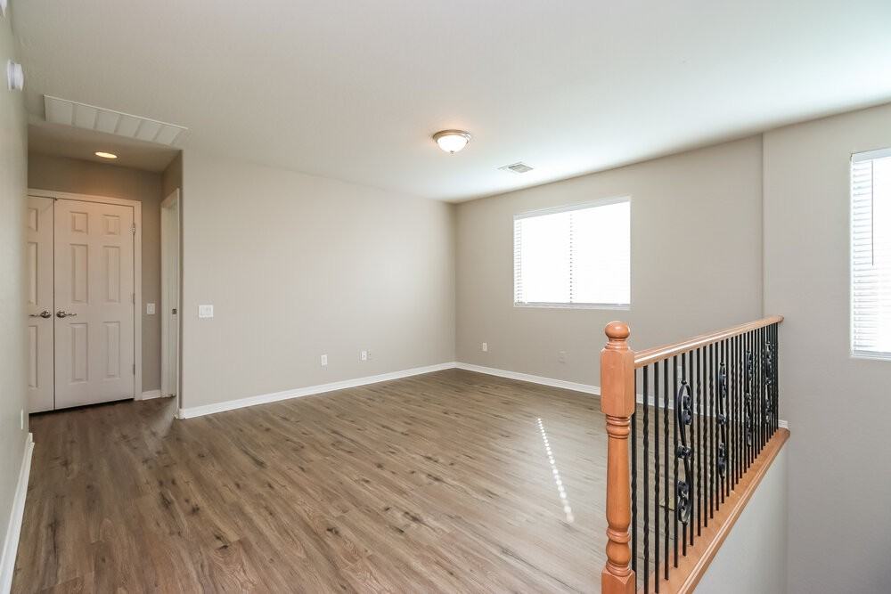 11043 E Silver Springs Ave - Photo 5 of 17