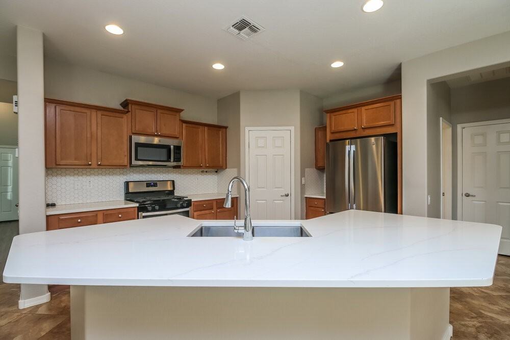 11043 E Silver Springs Ave - Photo 6 of 17