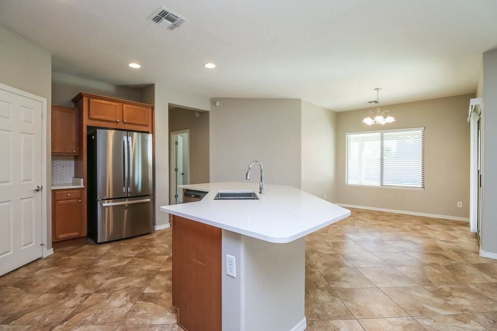 11043 E Silver Springs Ave - Photo 7 of 17