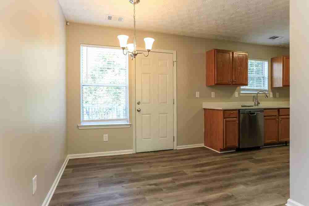 1825 Cutters Mill Way - Photo 7 of 17