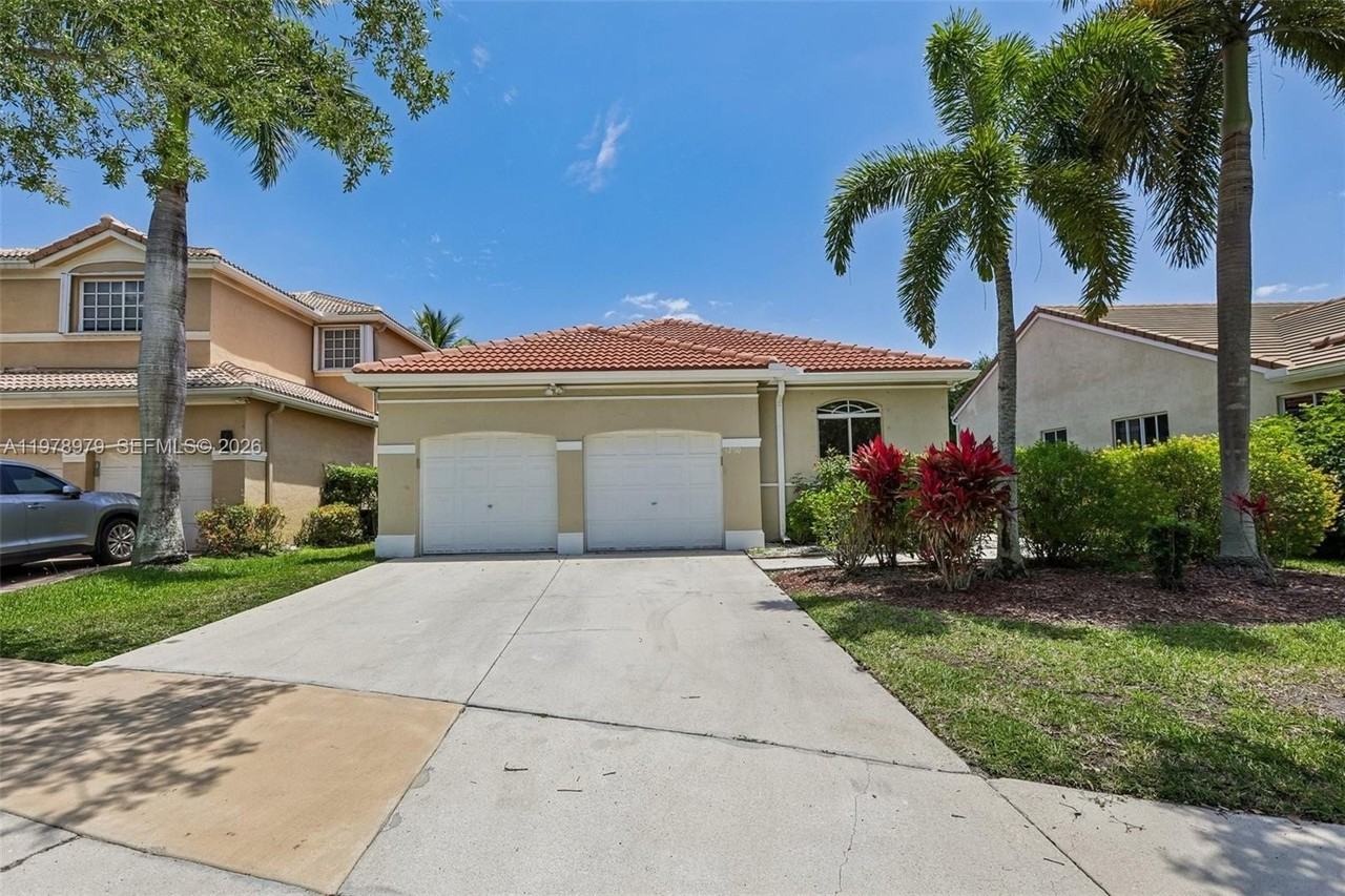 1290 Camellia Ln