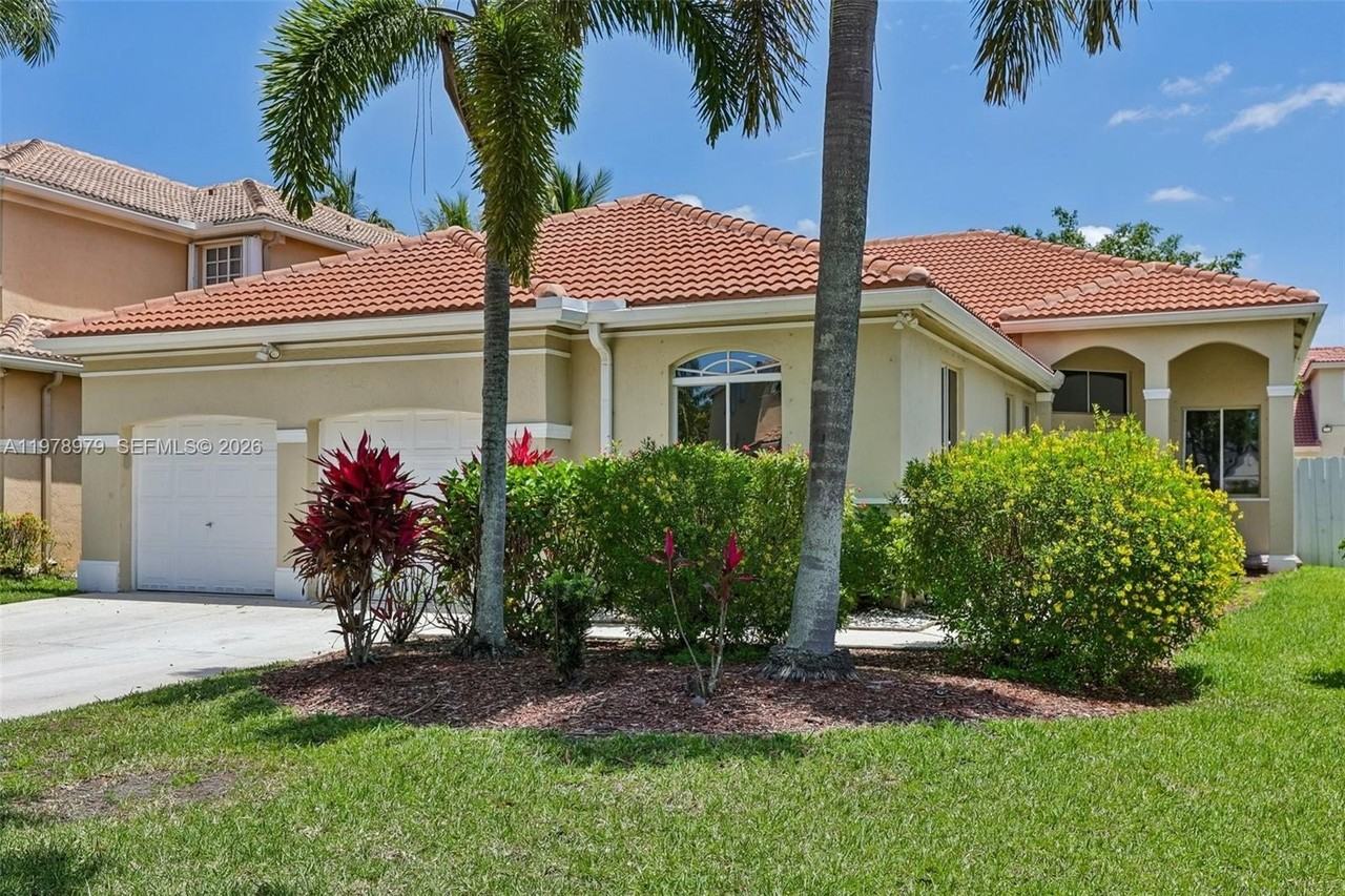 1290 Camellia Ln - Photo 2 of 50